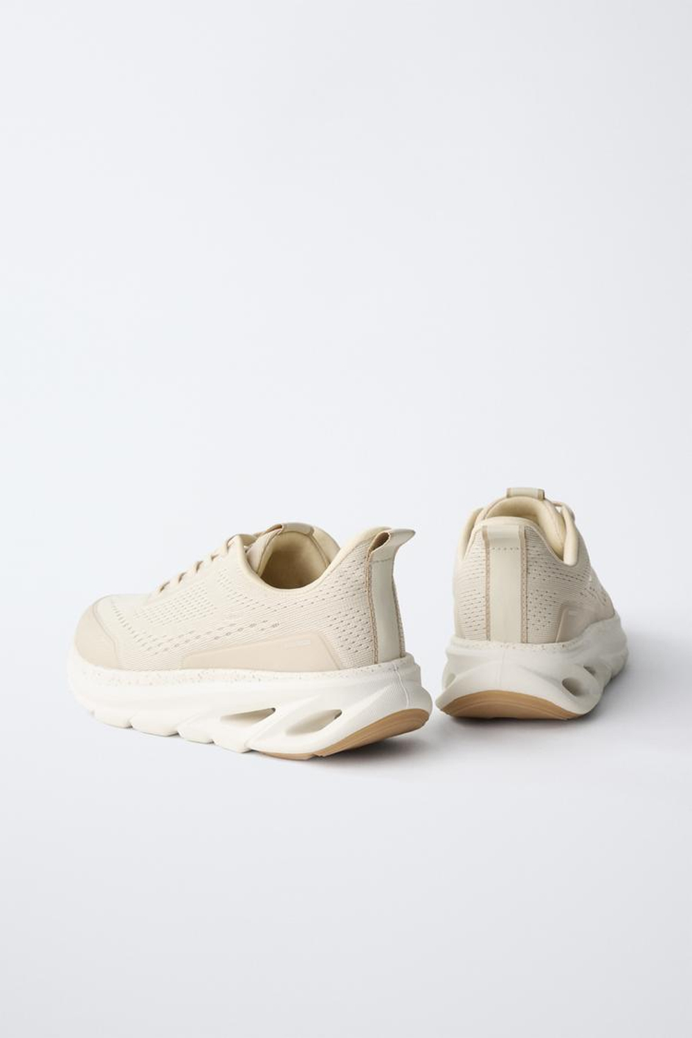 ZARA КРОССОВКИ С ДЕТАЛЯМИ НА ПОДОШВЕ, ЭКРЮ