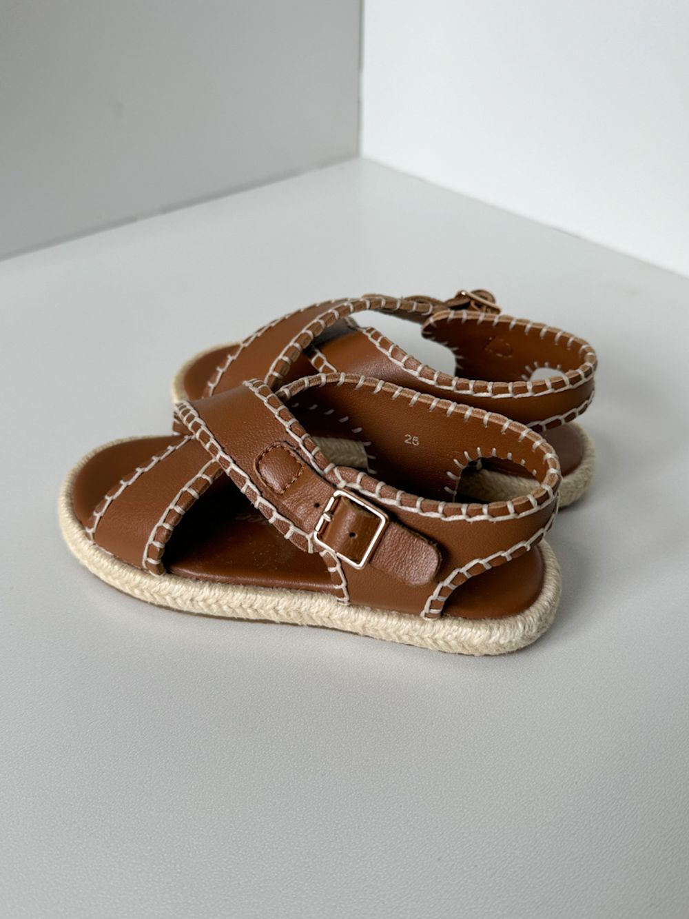 Кожаные босоножки  Age of Innocence, 25