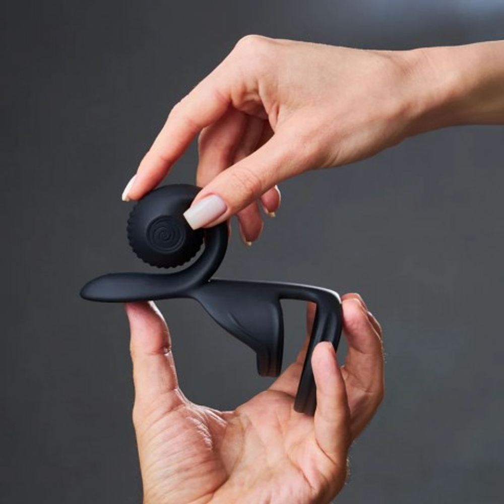 Стимулятор для пар в виде эрекционного кольца SVibe Snail JOVI черный
