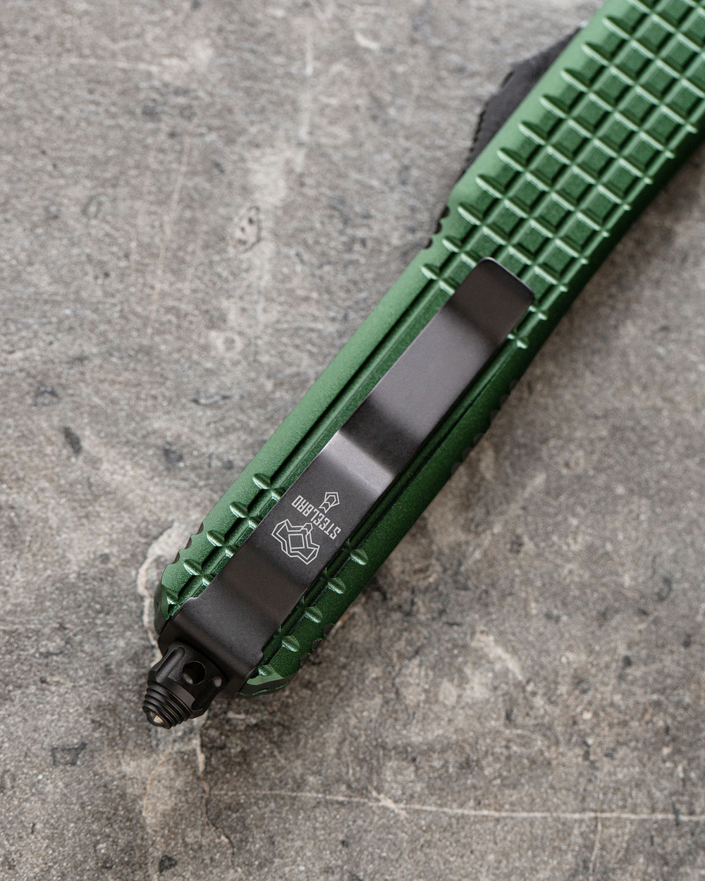 Выкидной нож SteelBro Ultra T/E Delta Frag Fluted Tanto DLC Nickel Boron Signature Series VG-10 (зеленый-черный) фронталка/выкидуха
