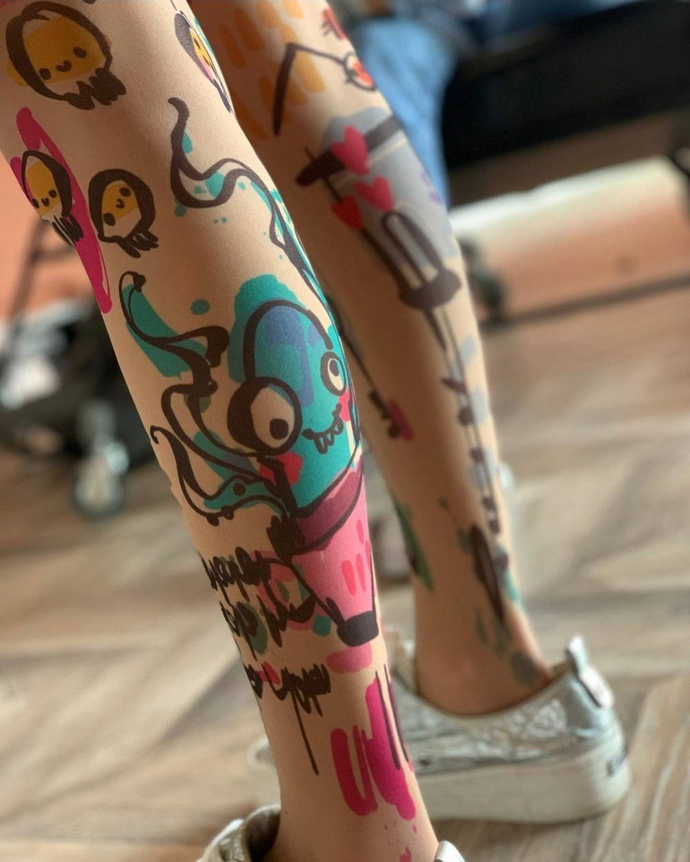 Чулки с принтом в виде цветных зарисовок (Размер: S-M-L) (Цвет: бежевый)