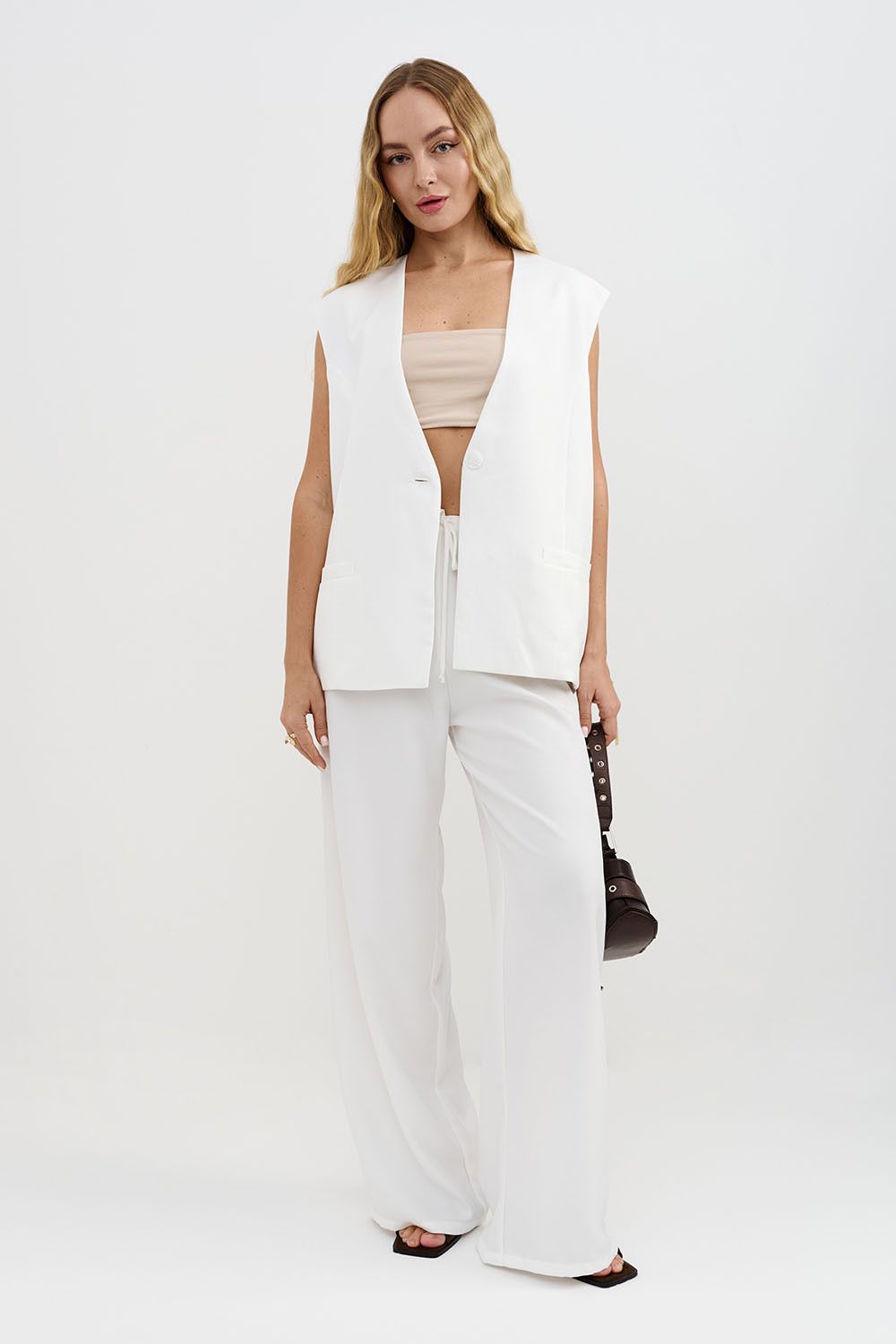 Жилетка свободная белого цвета