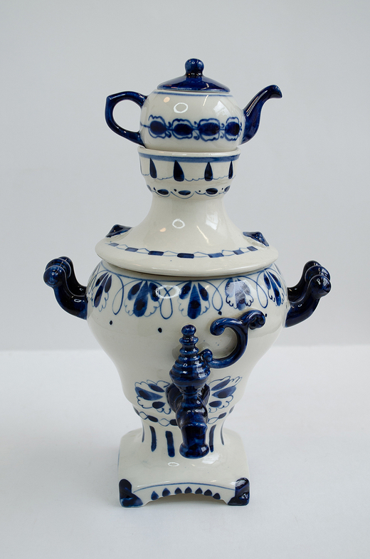 Самовар с чайником. Фарфоровая декоративная статуэтка. СССР. Объединение Гжель.1972-1985 гг.