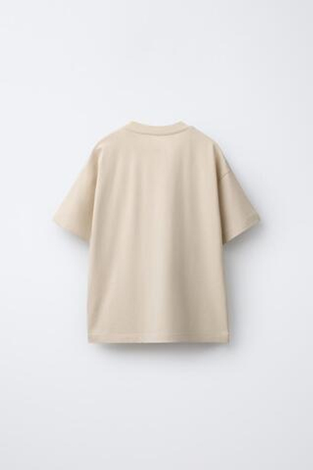 ZARA ФУТБОЛКА С РЕЛЬЕФНОЙ НАДПИСЬЮ, СВЕТЛО-БЕЖЕВЫЙ