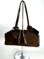 Женская замшевая сумка-багет коричневого цвета