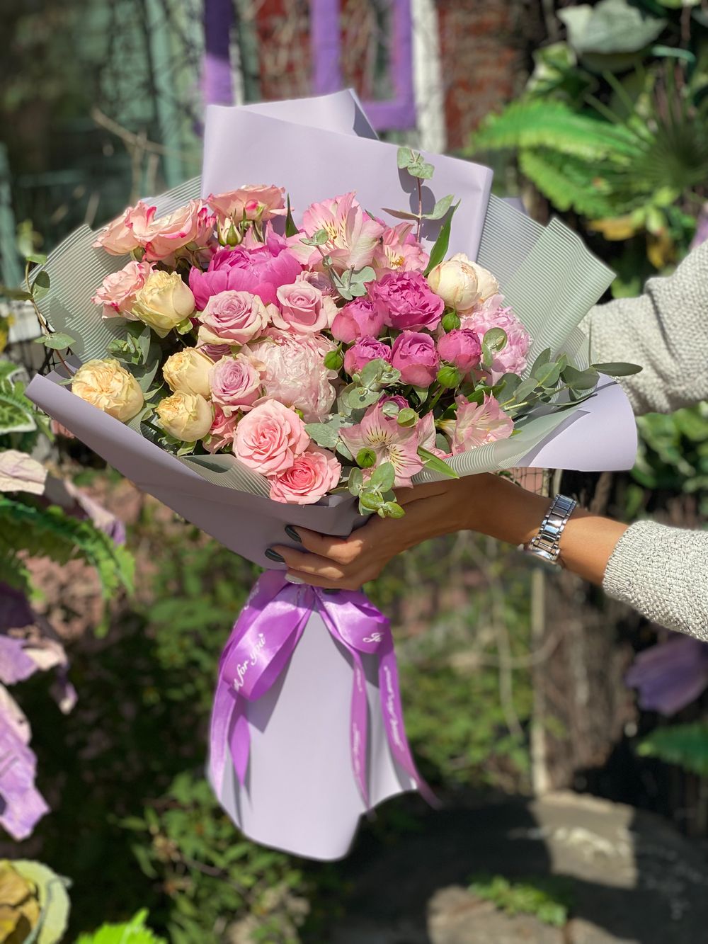 Букет Роза пионовидная кустовая микс