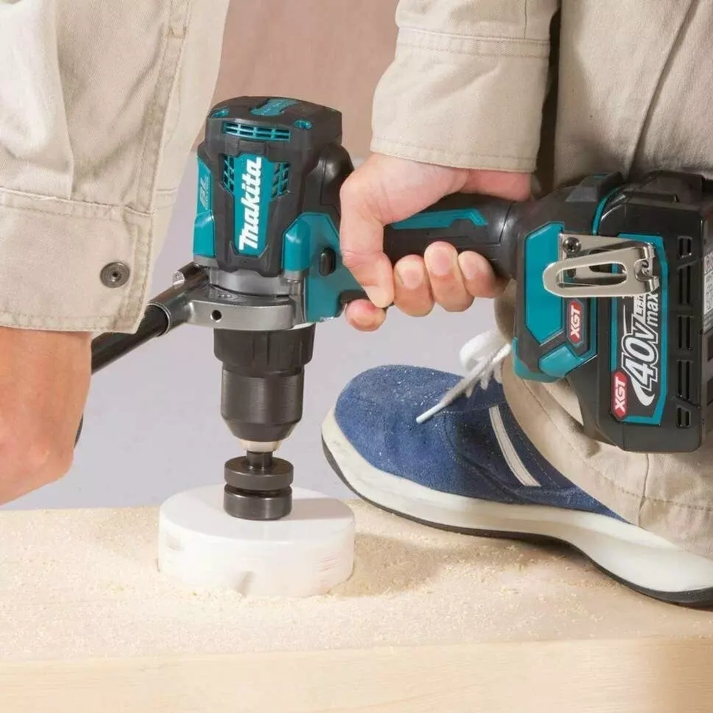 Аккумуляторная дрель-шуруповёрт XGT Makita DF001GZ
