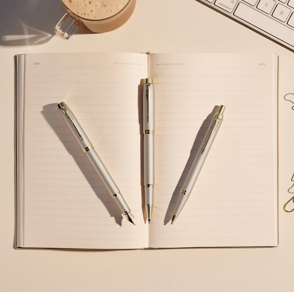 Ручка роллер Parker IM Professionals Monochrome Champagne, стержень:F, цвет чернил: black, в подарочной упаковке.