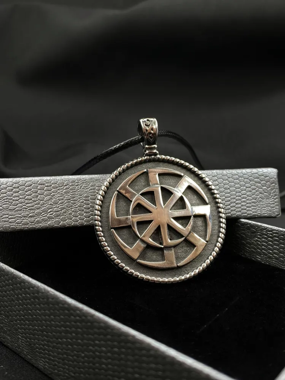 Славянская подвеска оберег Коловрат магический амулет из стали