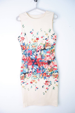 Платье с цветочным принтом обтягивающее, визуально 42 размер