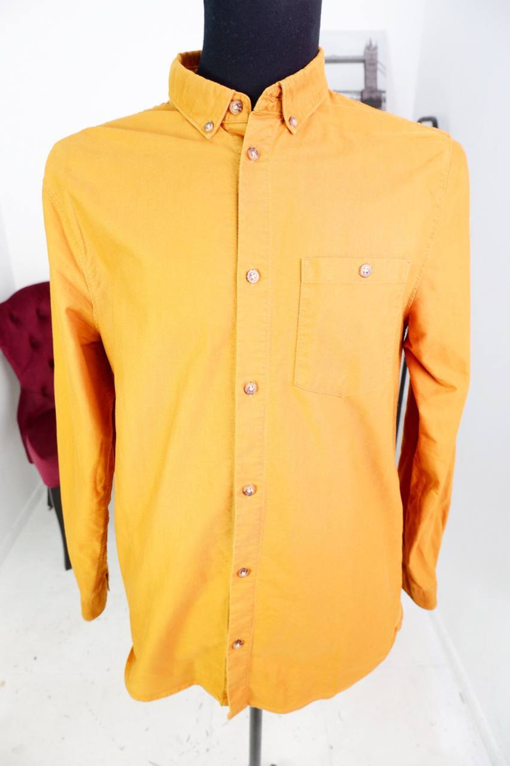 Рубашка Weekday стильного оттенка, визуально на 50/52 размер