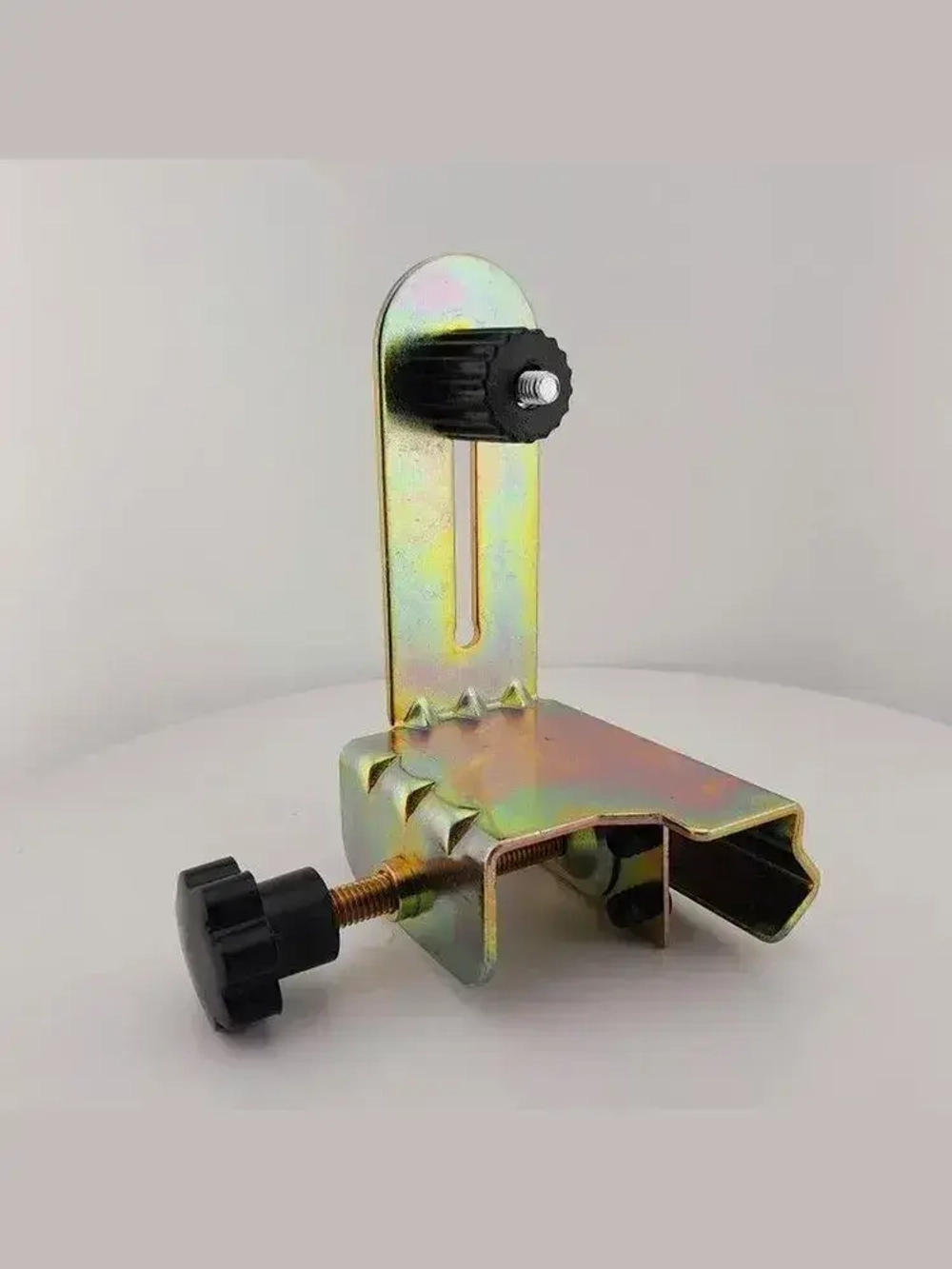 Крепление для лазерного уровня