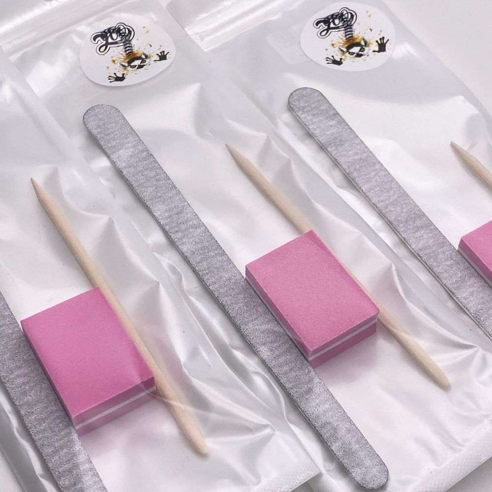 1539 Индивидуальный набор для маникюра (пилка серая 180/240 грит, баф 100/180 грит, апельсиновая палочка)