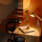 Table design lamp Pose Task by Tom Dixon