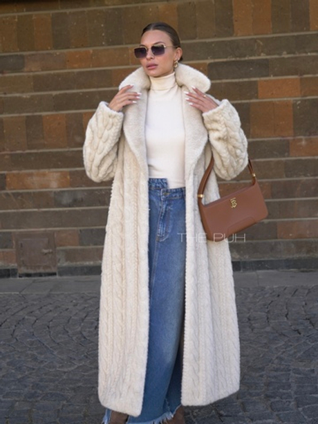 Длинная бежевая шуба из эко-меха