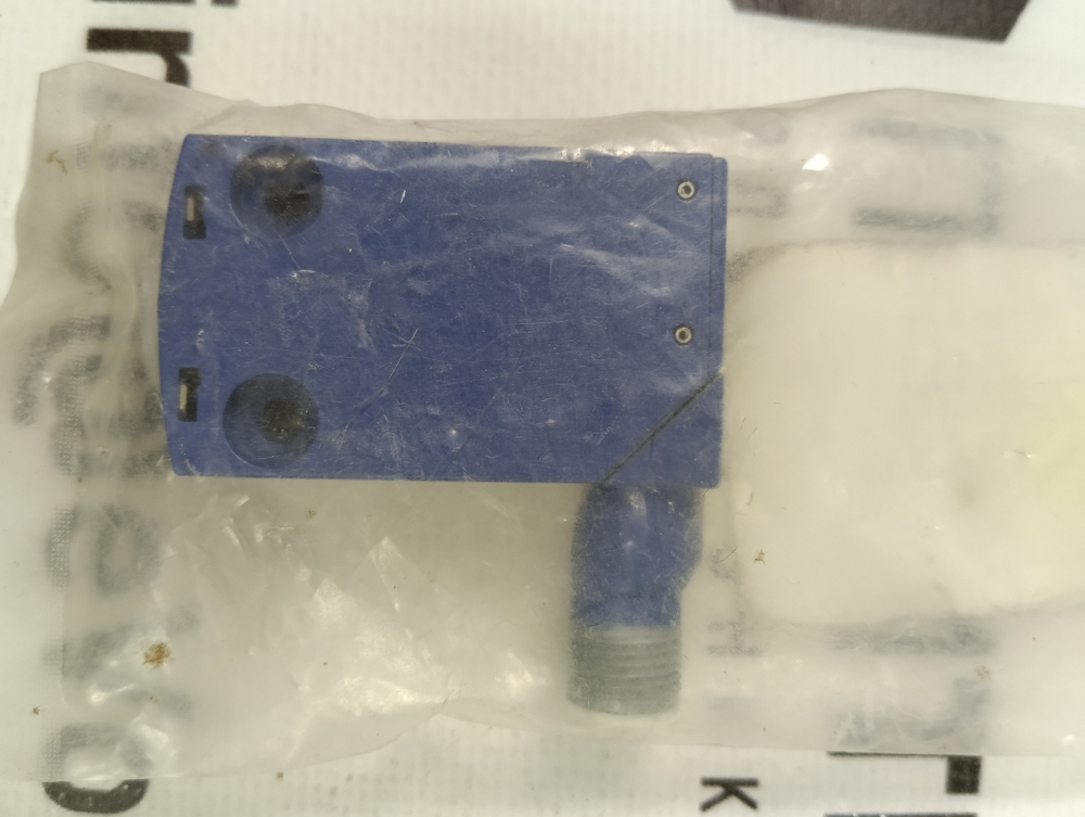 Telemecanique ZCMD21C12 новое