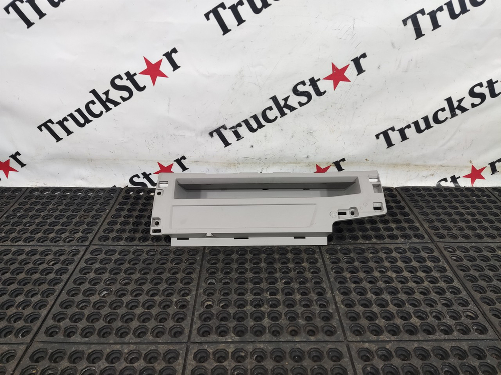 Ниша верхнего вещевого отделения правая