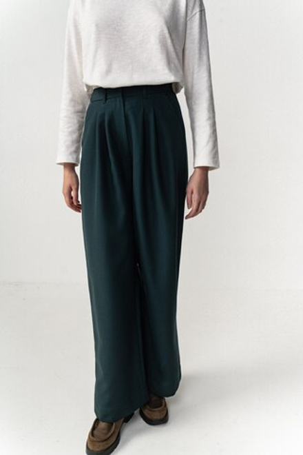 Брюки со складками из изумрудной шерсти