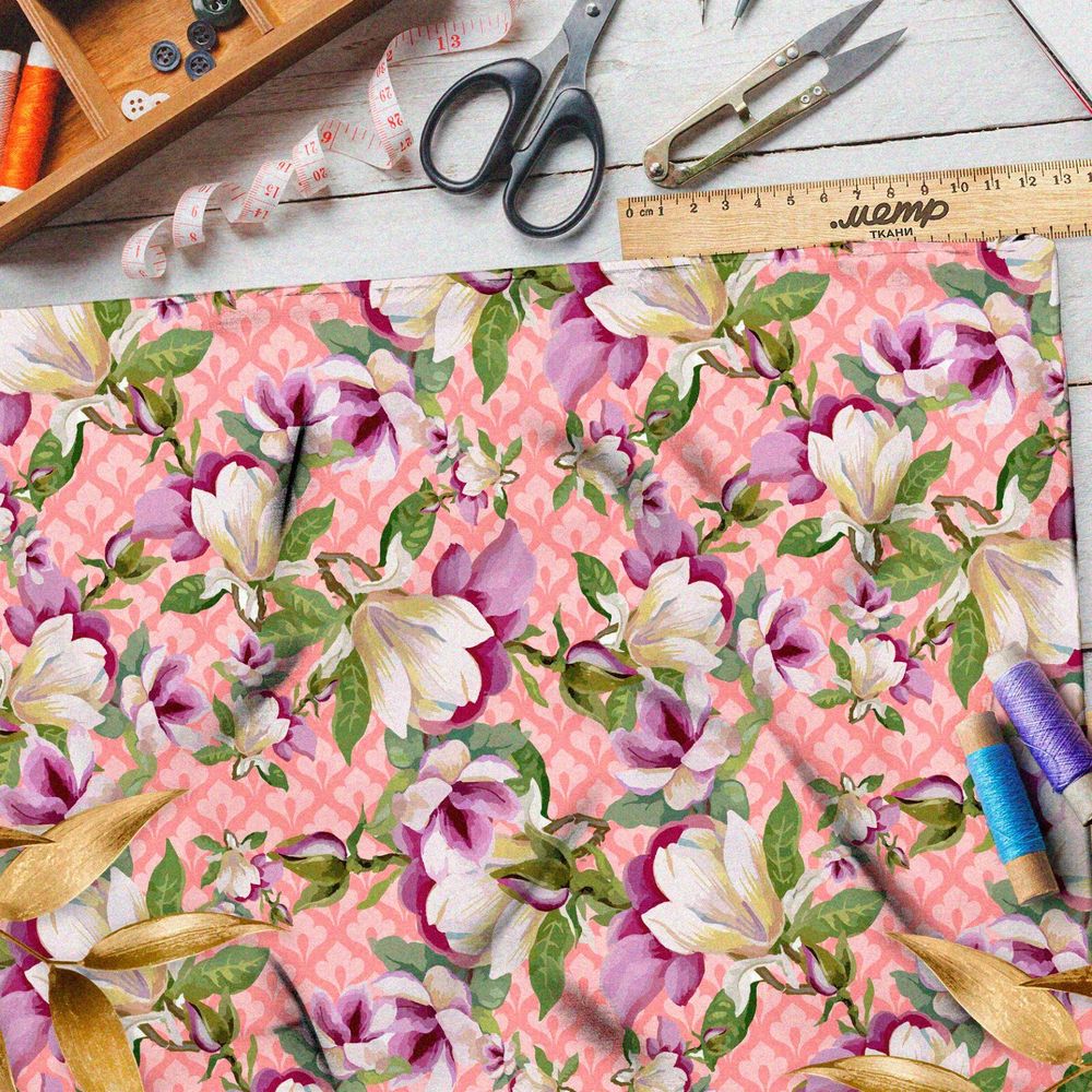 Ткань лён розовые и белые фиалки на розовом фоне с узором