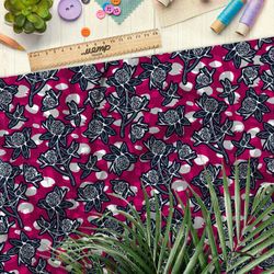 Ткань оксфорд 210 чёрно-белый клевер на розовом фоне в горошик