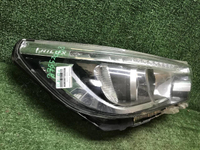 Битая Фара правая Toyota Hilux 8 (2015-2020) LED