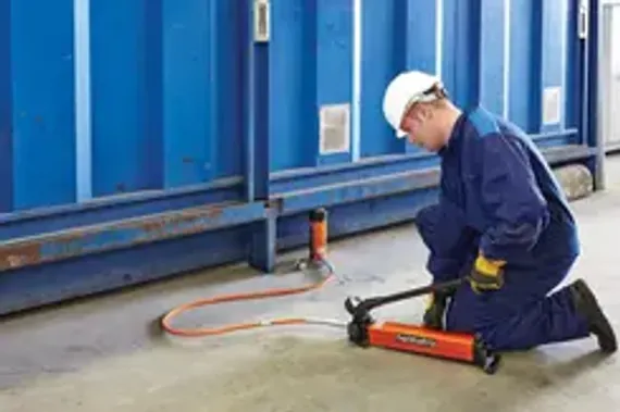 Компактный пневматический насос Holmatro AHS 1400 FS