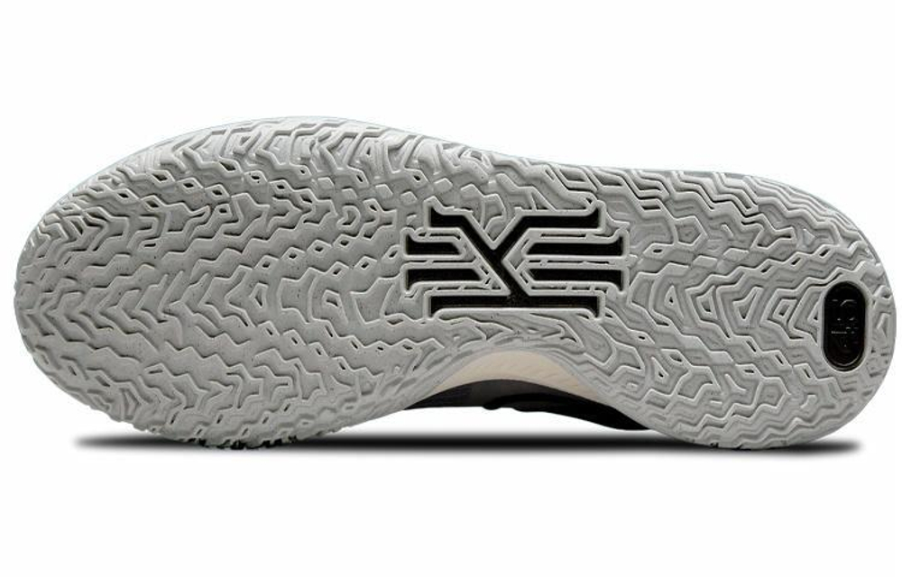 Кроссовки Nike Kyrie Low 4 Tpu