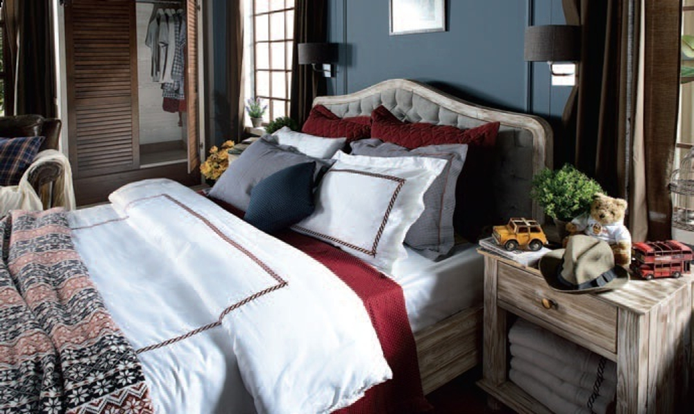 Элитное постельное белье Messina белое с темно-синим и красным от Casual Avenue Турция