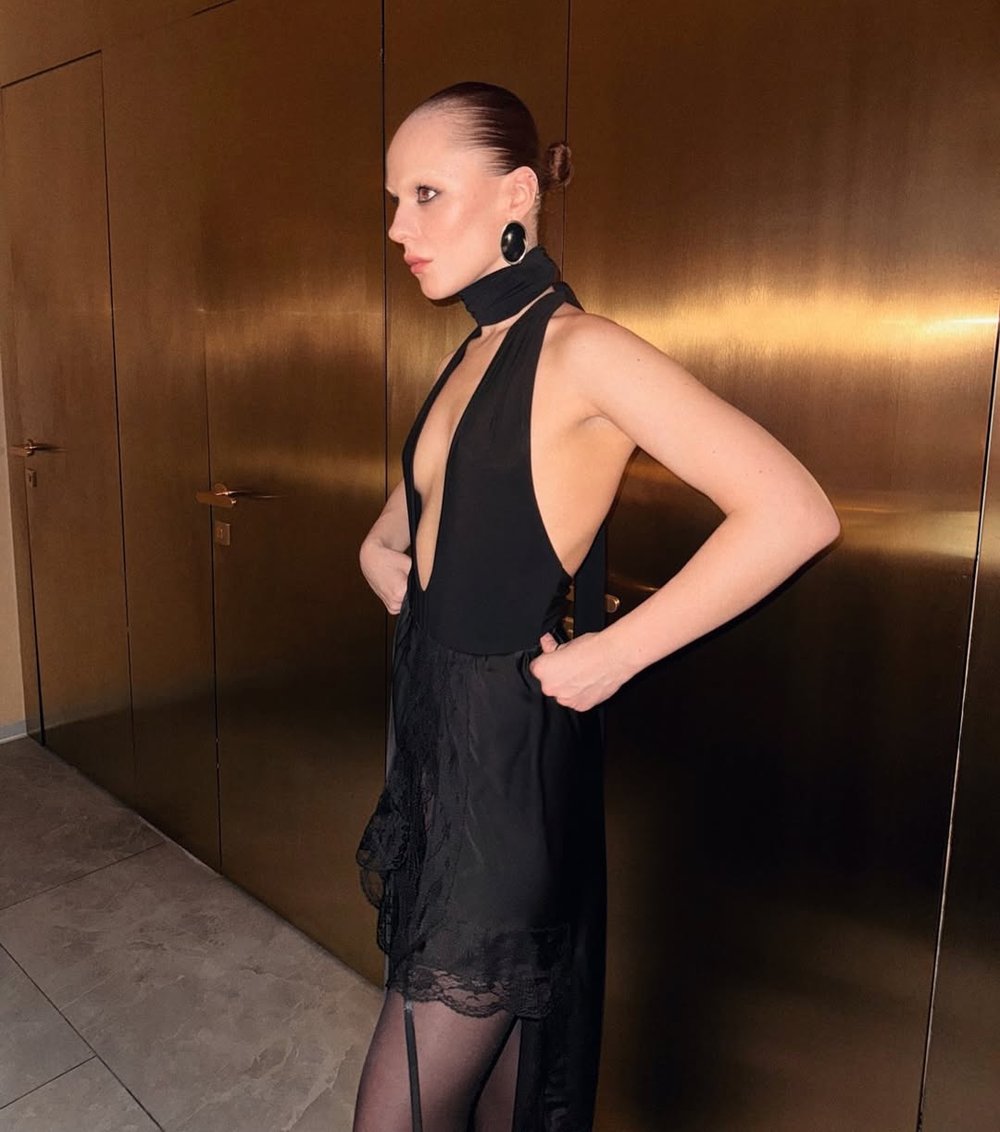 Боди Ложь, Черный