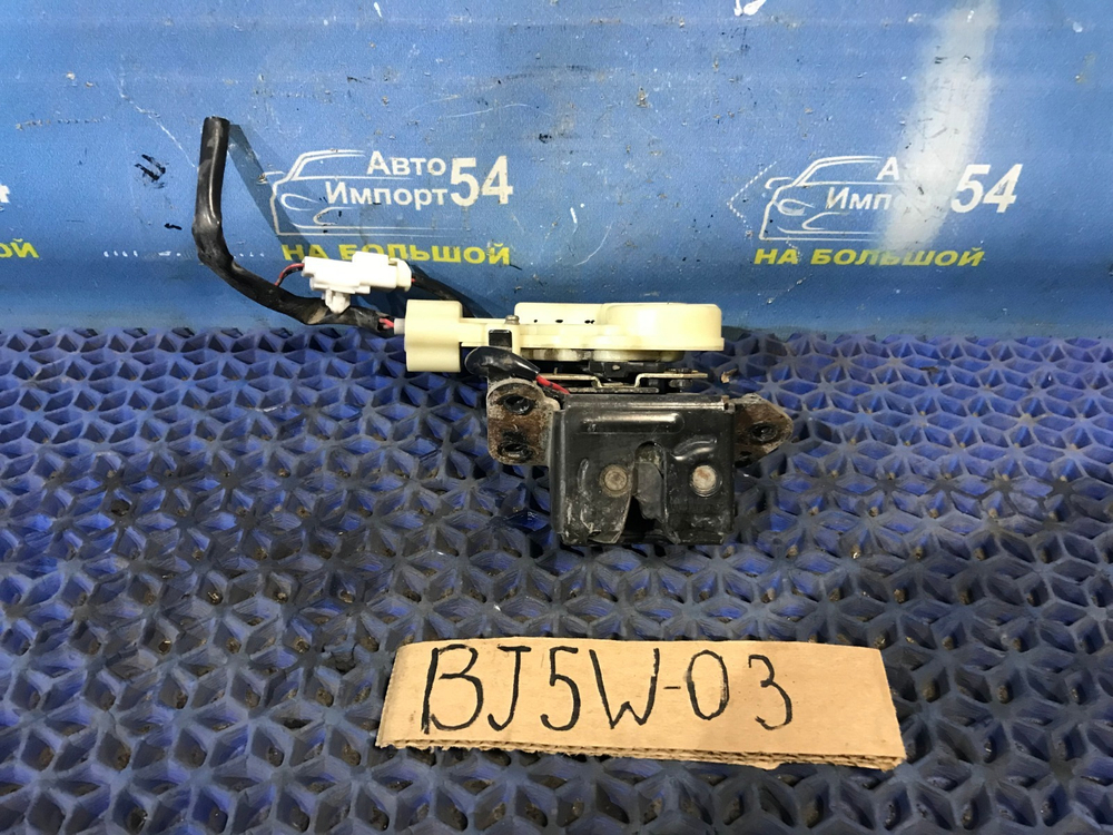 Замок багажника MAZDA FAMILIA 2001