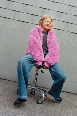 ZARA КУРТКА ИЗ ИСКУССТВЕННОГО МЕХА С КАПЮШОНОМ, РОЗОВЫЙ