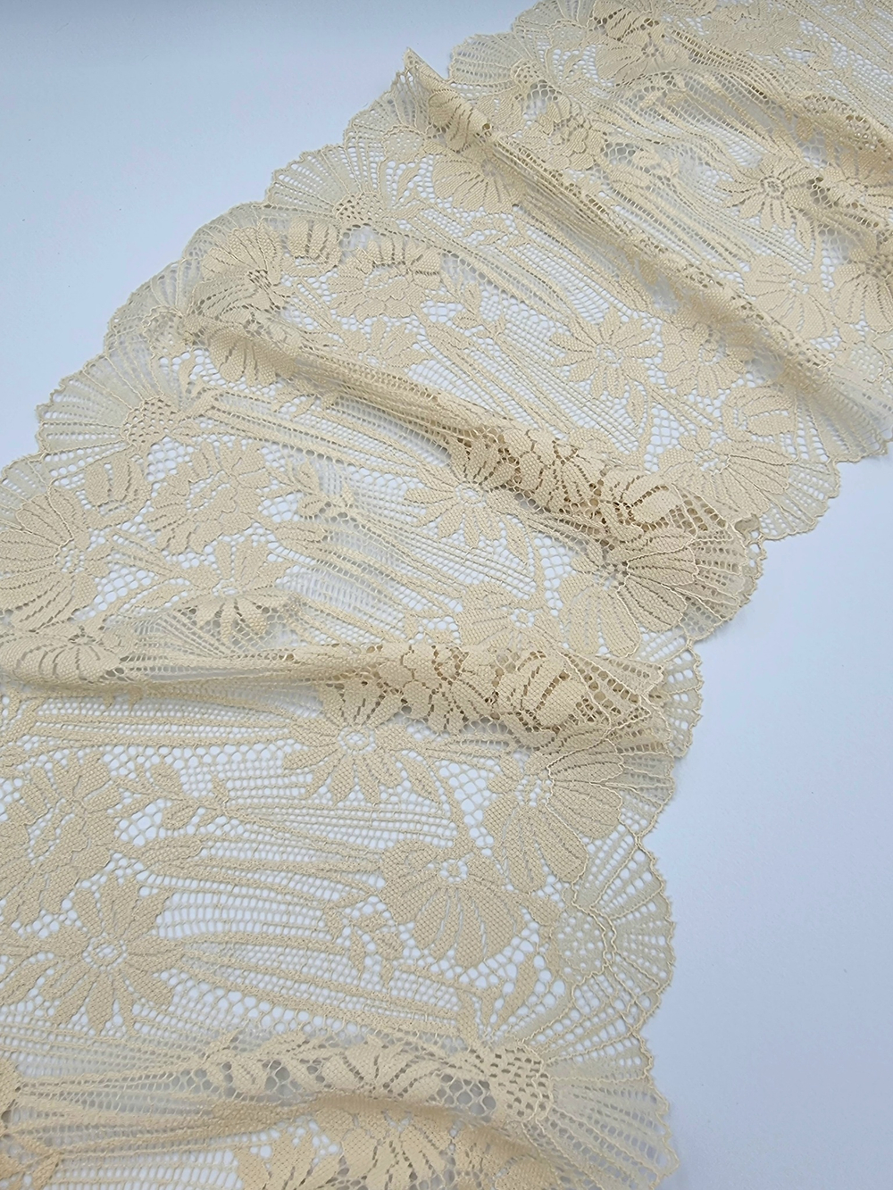 Кружево эластичное бежевое К690