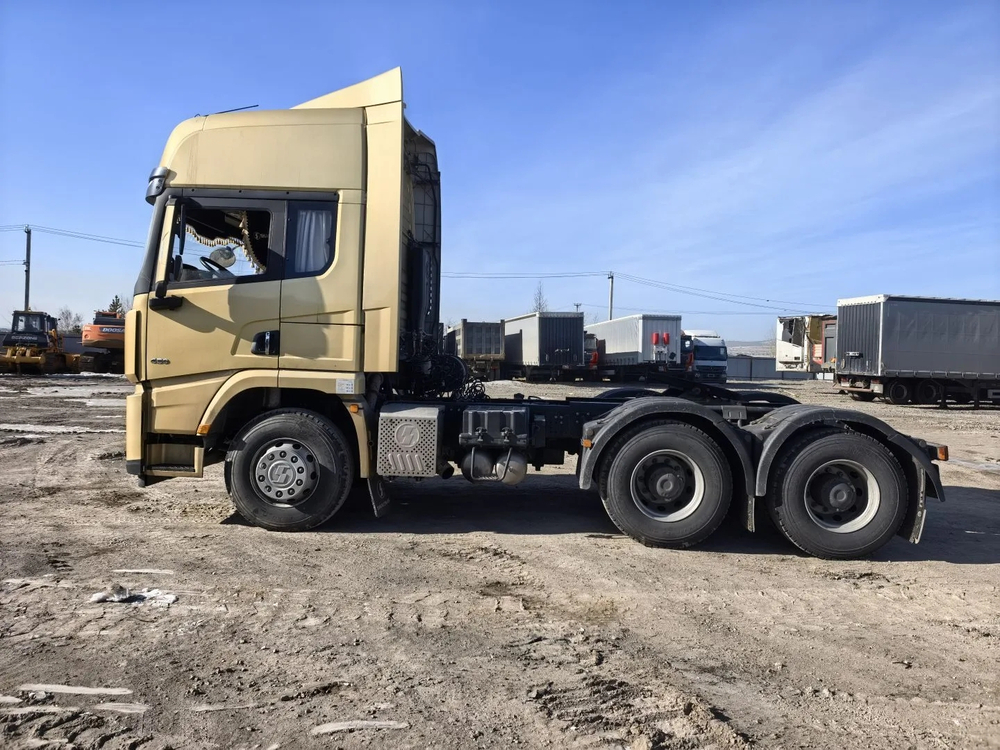 Shacman (Shaanxi) SX* 6x4 Седельный тягач SX42584V324 (Дизельный, 11,6 л, 423 л.с., МТ)