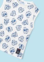 две футболки с шортами