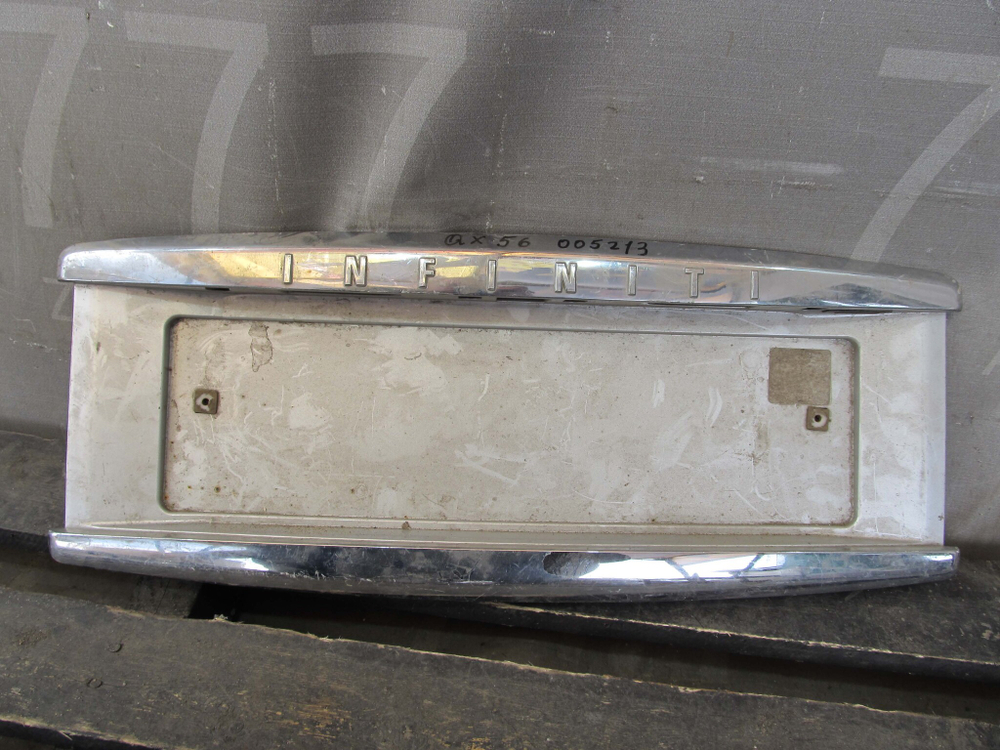 Накладка крышки багажника Infiniti QX56 1 (JA60)  Б/У Оригинал 90819ZQ50A