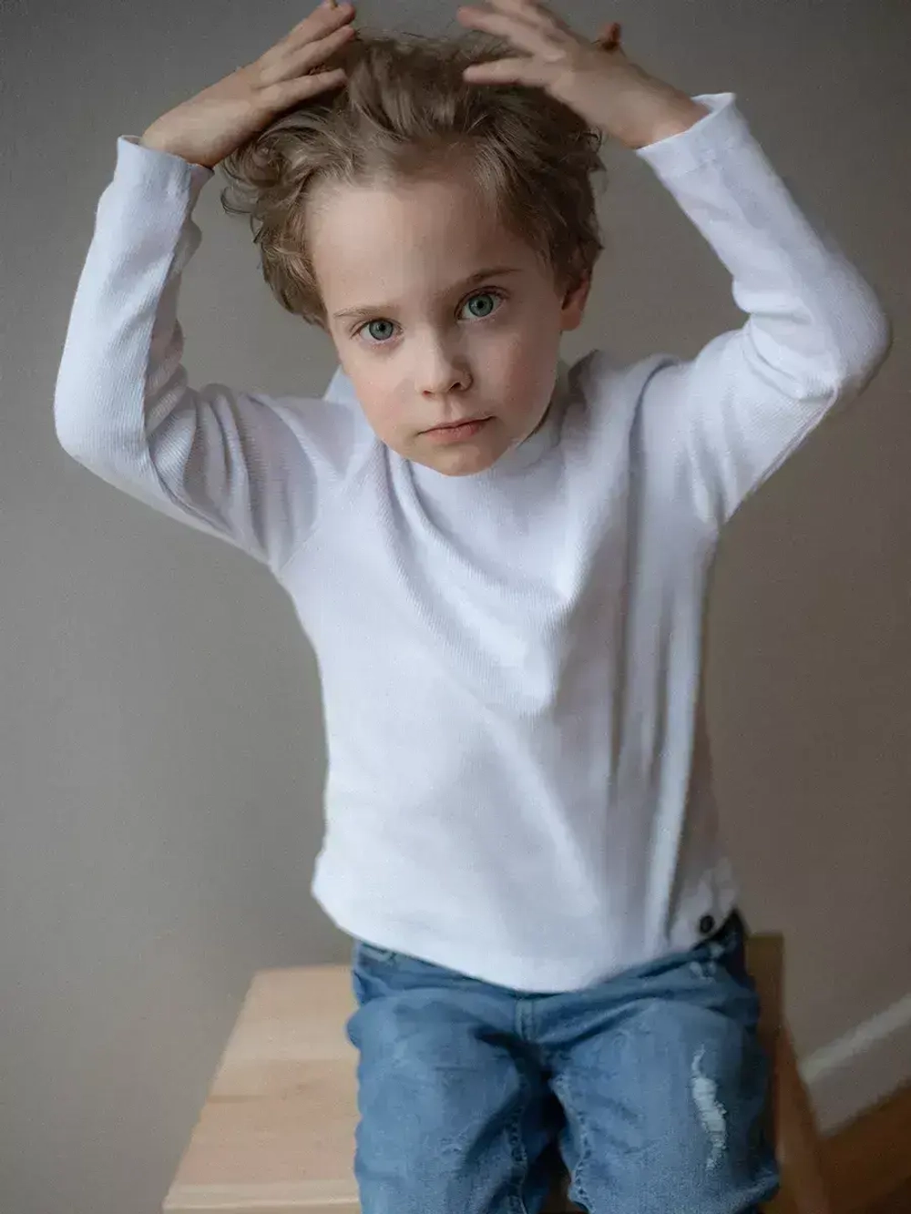 Белый лонгслив детский в школу