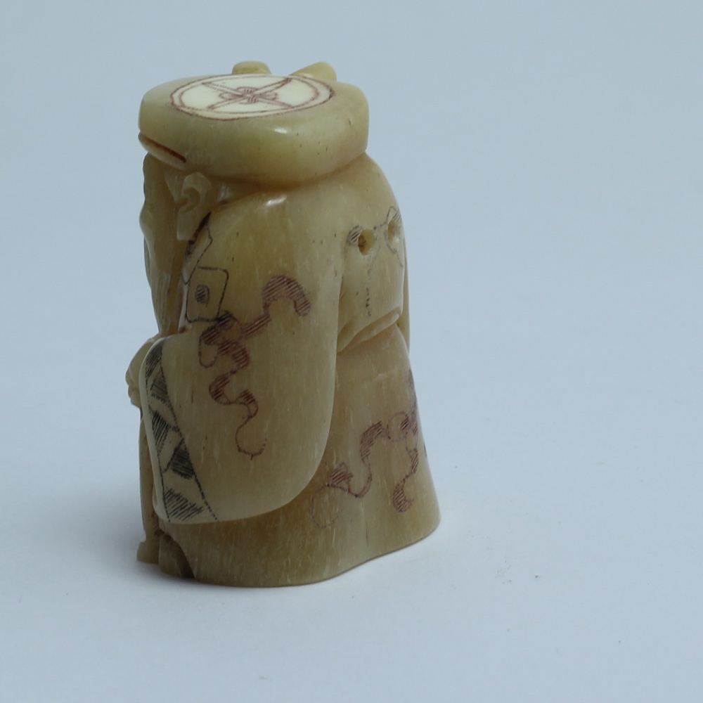 Нэцкэ Дзюродзин с посохом и иероглифом счастья и благополучия