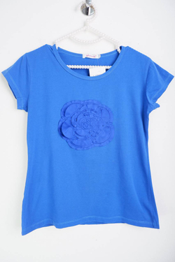 Футболка с акцентным цветком, визуально 44 размер