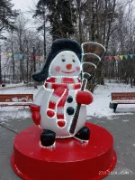 Уличная фигура "Снеговик с метлой"