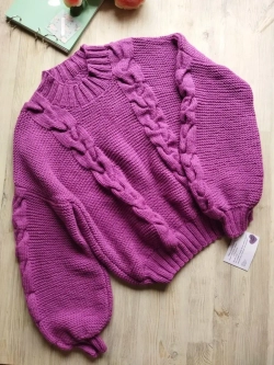 Свитер с косами