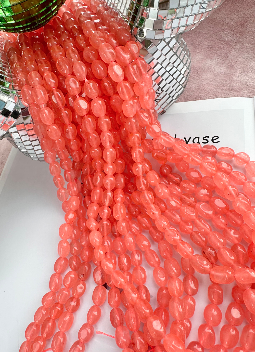 Нить бусин из тонированного кварца 7-8мм (галтовка)