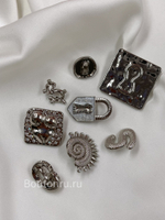 Пуговицы квадратные серебристые из мятого металла  Скиапар. замочная скважина