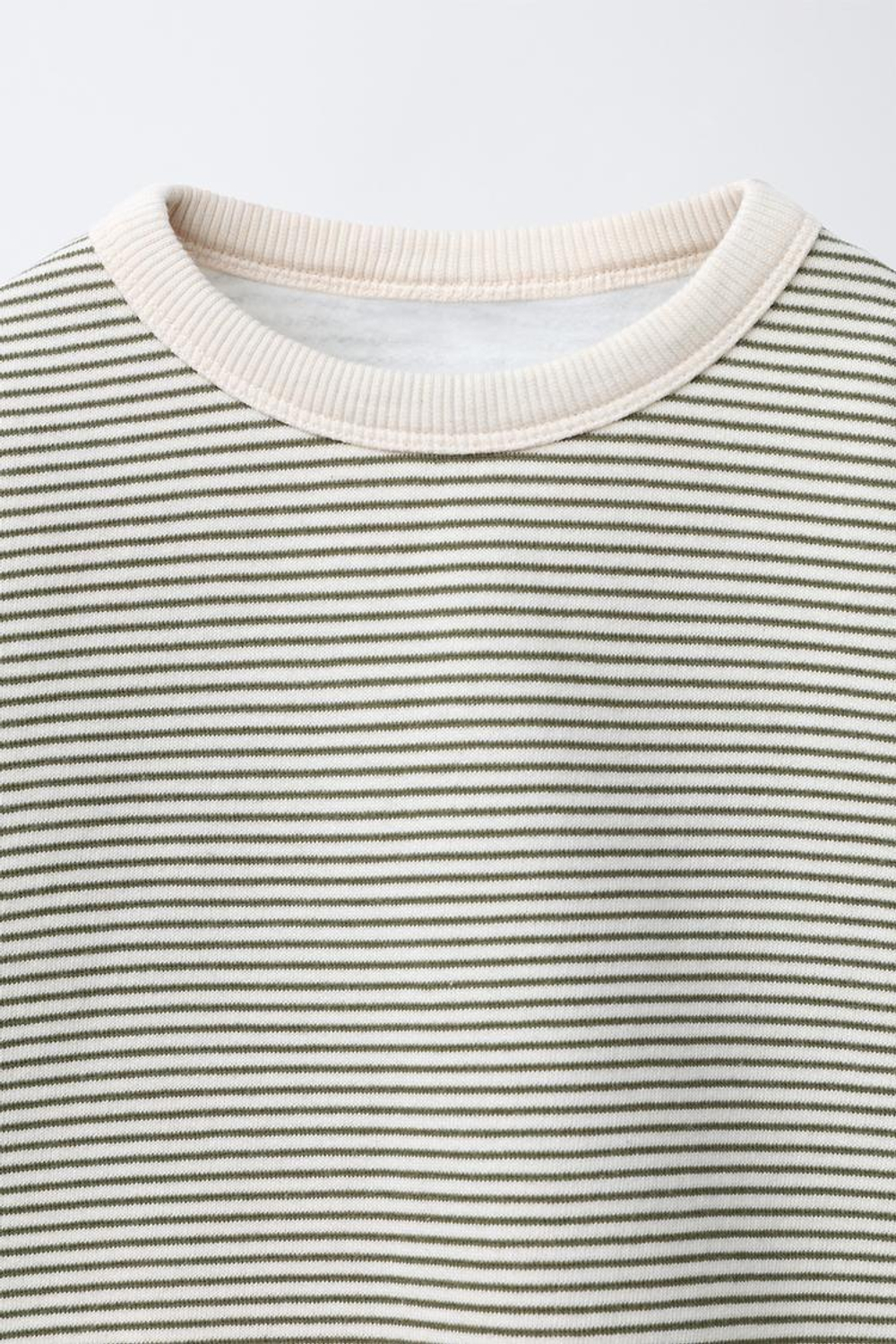 ZARA ТОЛСТОВКА В ТОНКУЮ ПОЛОСКУ, ЭКРЮ/ЗЕЛЕНЫЙ