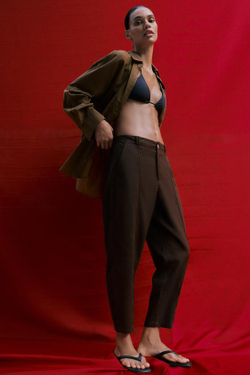 ZARA БРЮКИ CARROT FIT С ДЕКОРАТИВНОЙ СТРОЧКОЙ ИЗ ЛЬНА, ТЕМНО-КОРИЧНЕВЫЙ