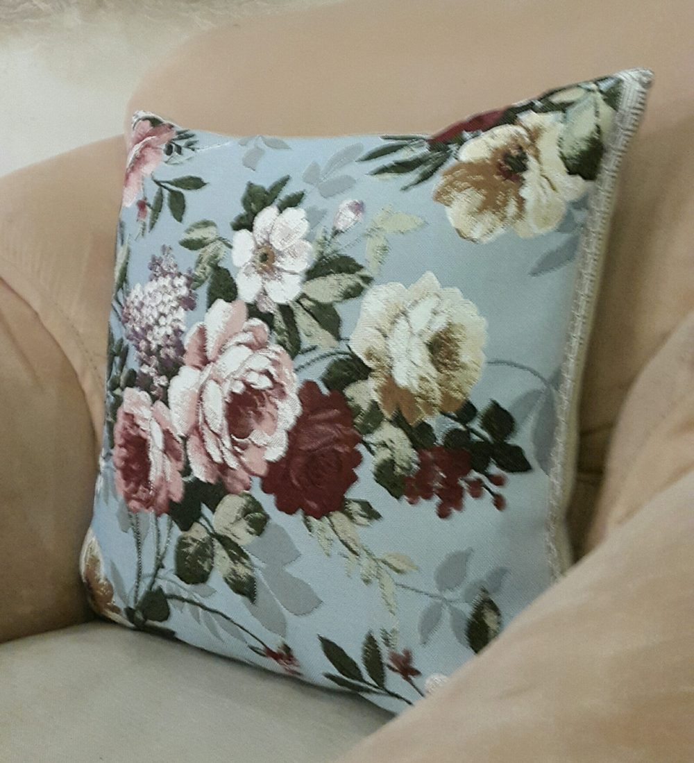 Декоративный гобеленовый чехол для интерьерной подушки Розовый сад 47*47