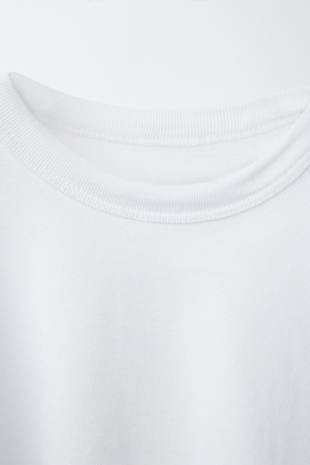 ZARA ФУТБОЛКА С ВЫШИВКОЙ НА СПИНЕ, БЕЛЫЙ