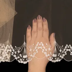 Вышивка на сетке телесная/белая 22 см