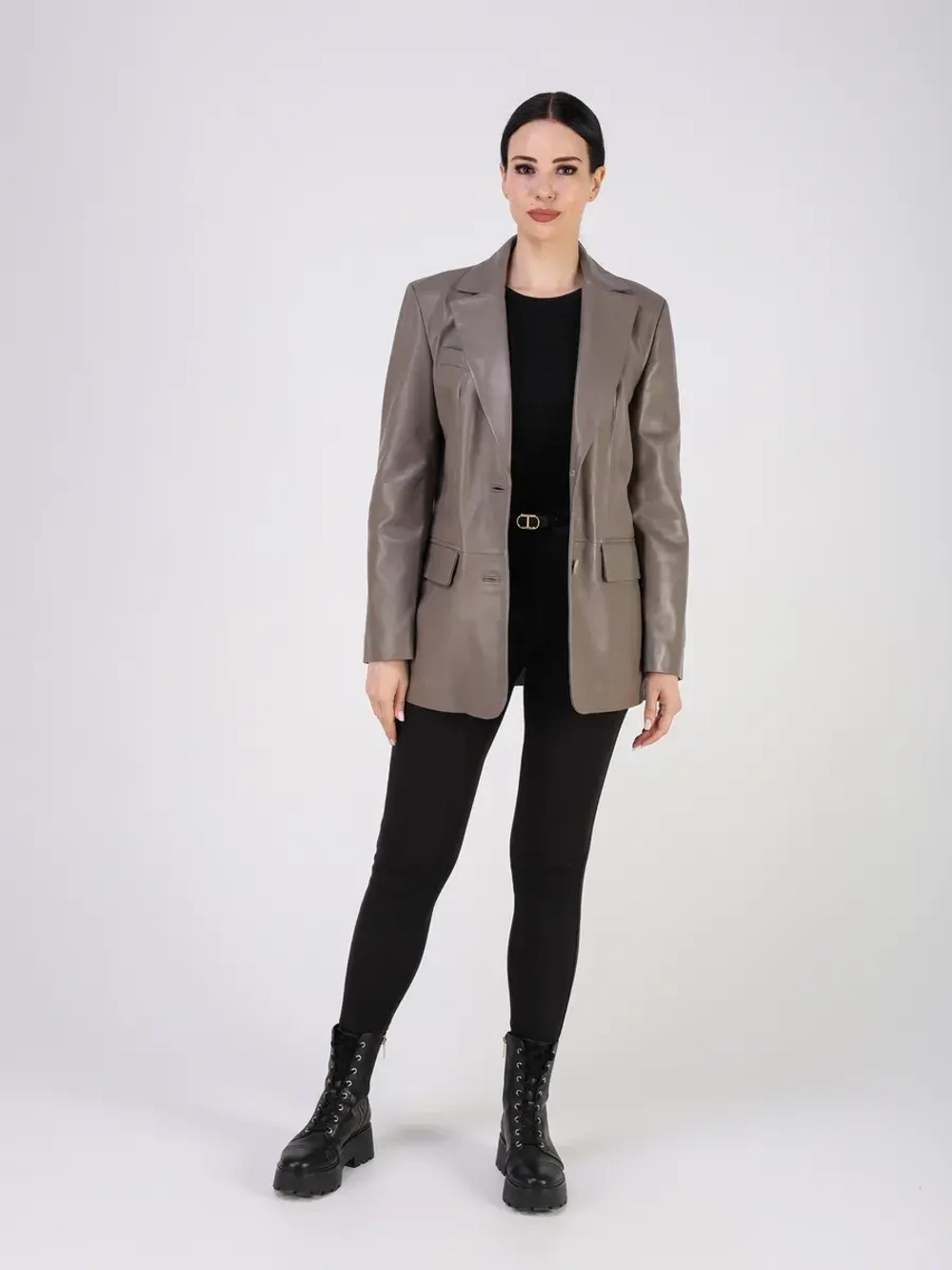 Кожаная куртка демисезонная блейзер