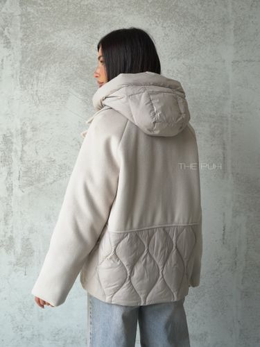 Бежевая комбинированная куртка с манишкой