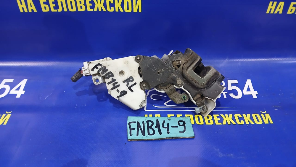 Замок двери задней левой NISSAN SUNNY 1997